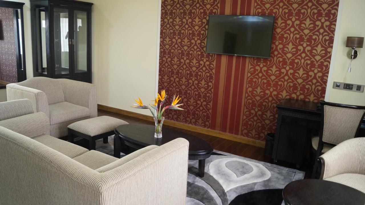The White Rhino Hotel Nyeri Exterior photo