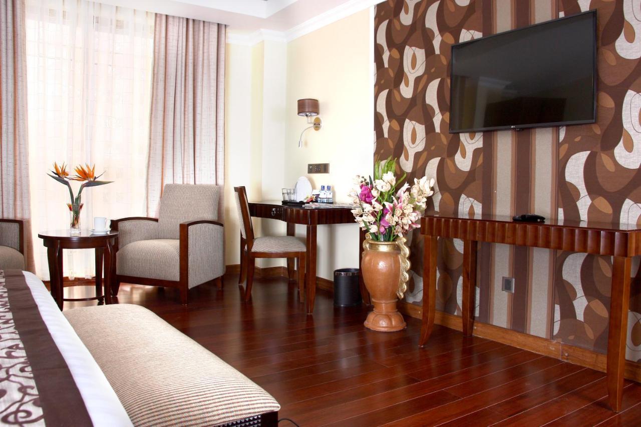 The White Rhino Hotel Nyeri Exterior photo