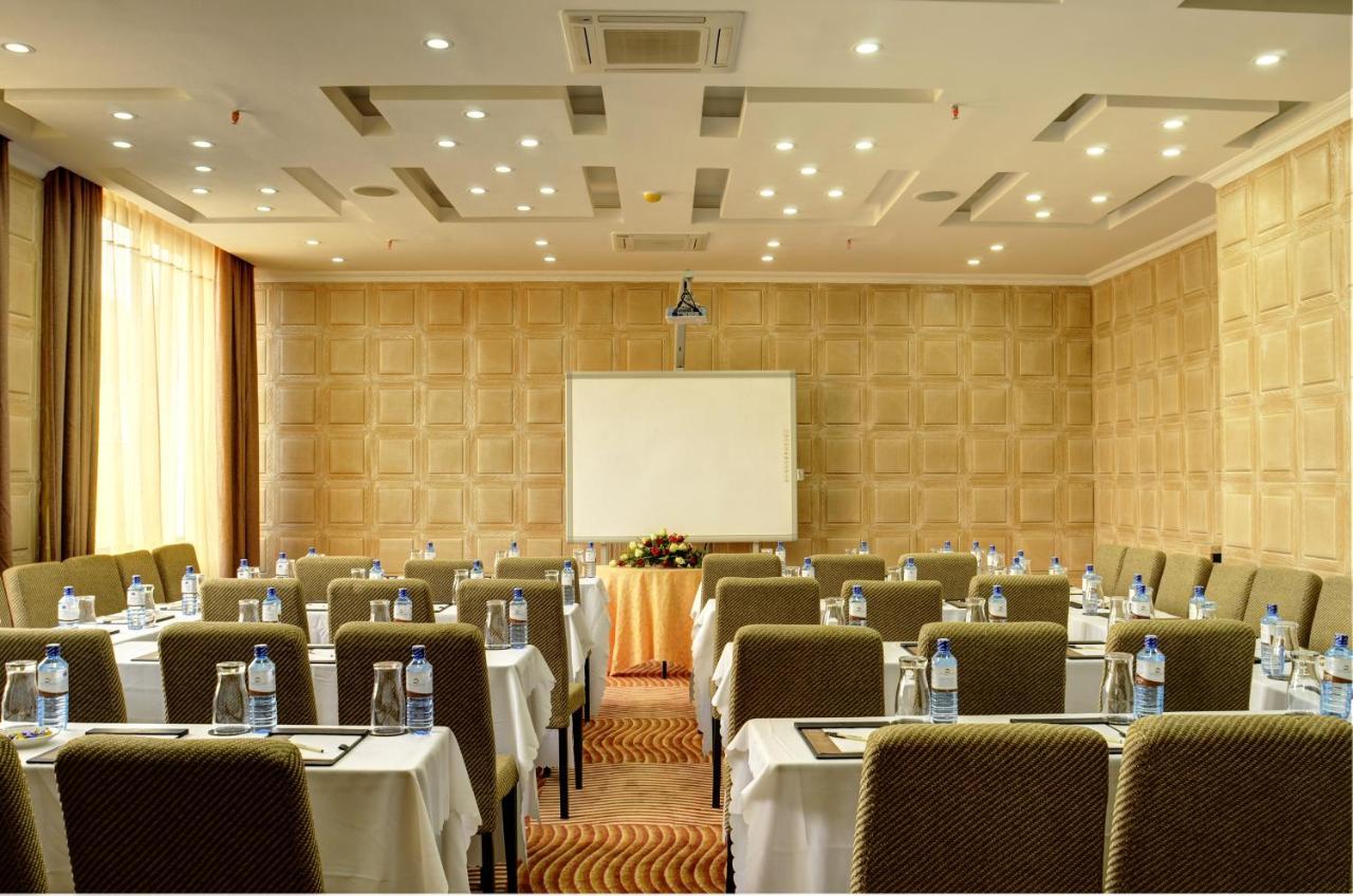 The White Rhino Hotel Nyeri Exterior photo