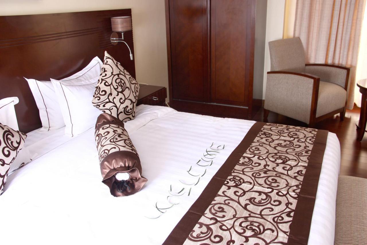 The White Rhino Hotel Nyeri Exterior photo